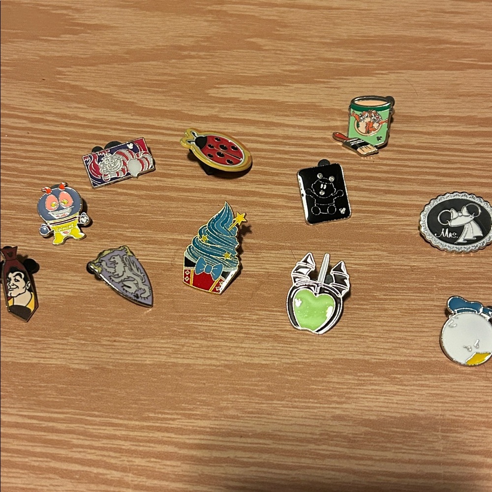 Disney Colorful Enamel Pin Set